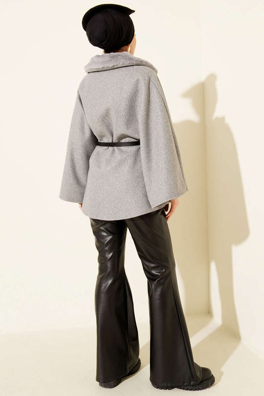 Poncho en cachemire gris doublé de fourrure et col chemise