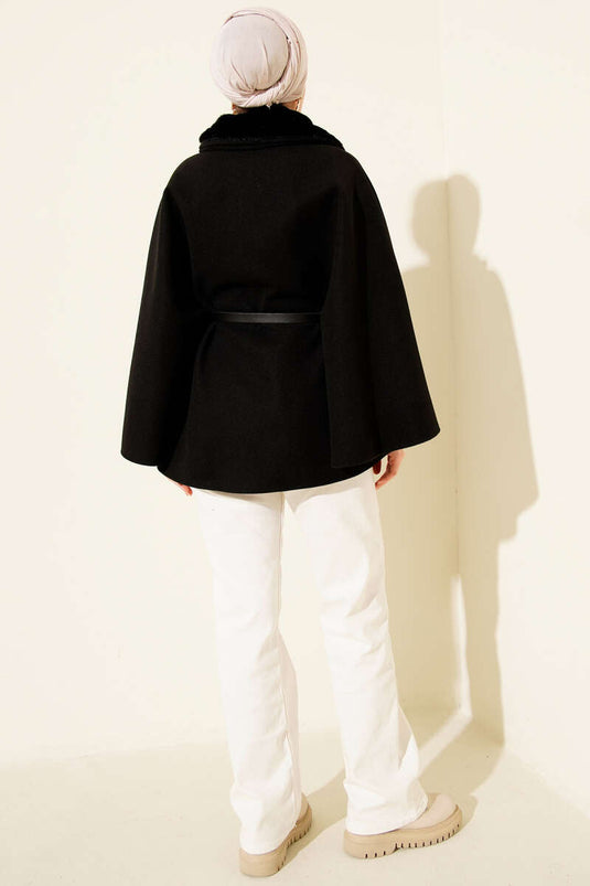 Poncho en cachemire noir à col chemise et doublure en fourrure