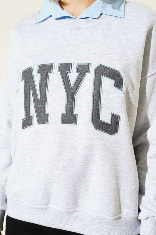 سويت شيرت رمادي مبطن بطبعة نيويورك وياقة قميص