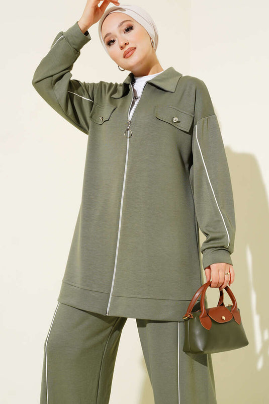 Costume Deux Pièces Loysha Vert Amande Avec Col De Chemise Et Fausse Poche