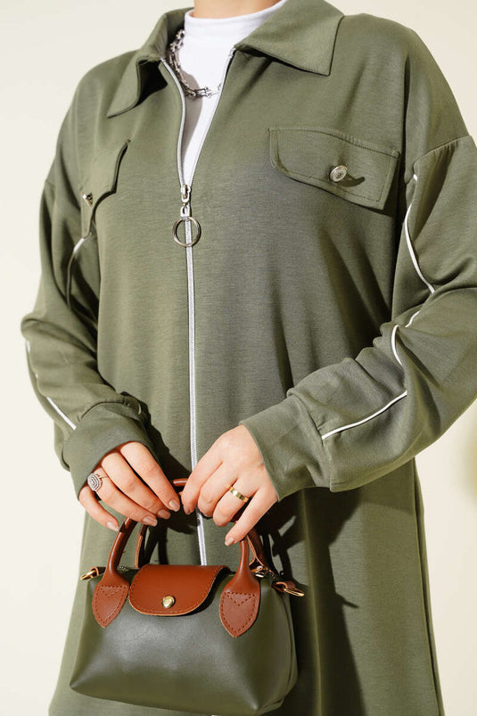 Costume Deux Pièces Loysha Vert Amande Avec Col De Chemise Et Fausse Poche