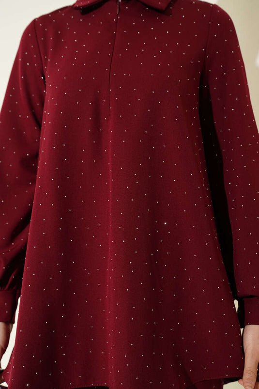 Ensemble deux pièces bordeaux avec col chemise et ornements en pierres