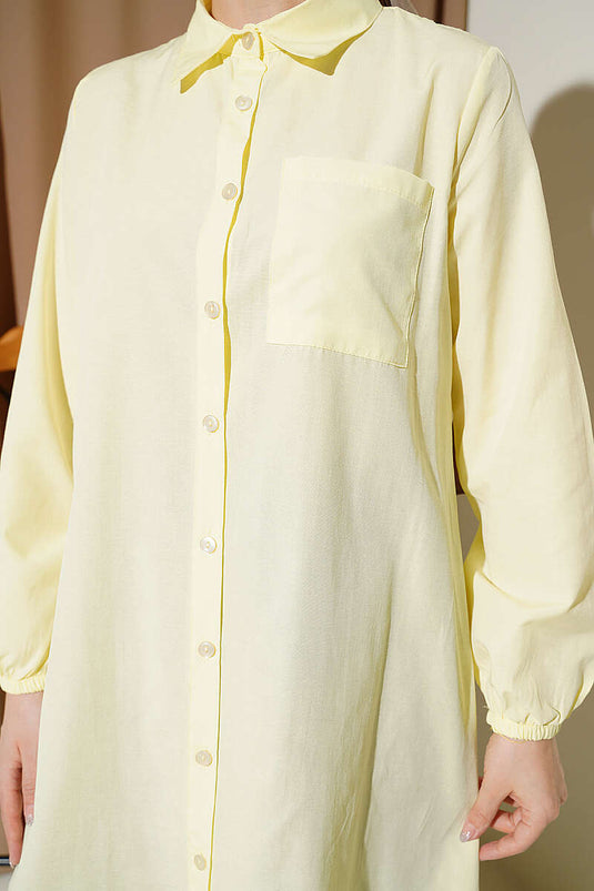 Camicia lunga gialla con colletto a camicia e tasca singola