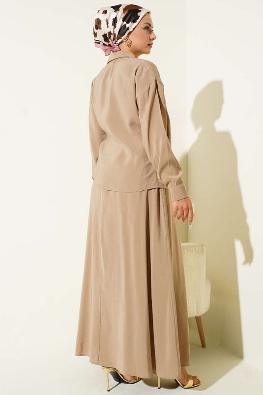 Completo due pezzi con colletto camicia e gonna annodata lateralmente Latte