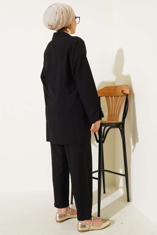 بدلة من قطعتين بربطة جانبية وياقة قميص باللون الأسود