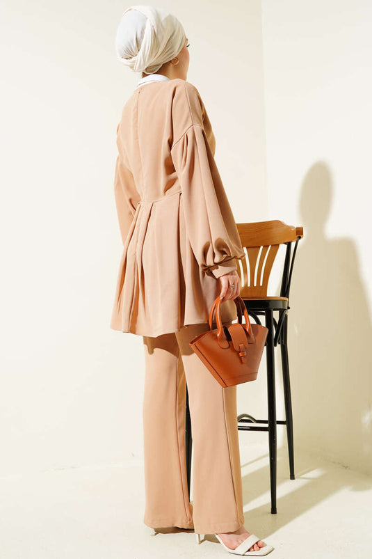 Gül Aksesuarlı Pileli Tunik İkili Takım Latte