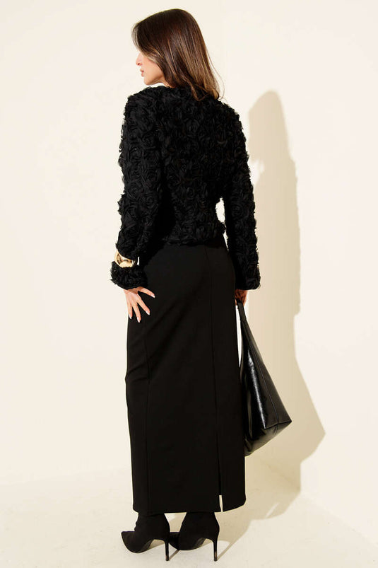 طقم مكون من قطعتين: بلوزة وتنورة باللون الوردي، أسود