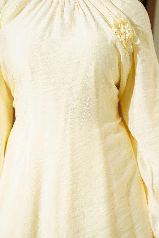 Yellow Loose Two-Piece Set With Rose Brooch
