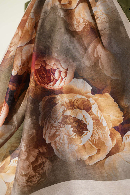 Châle doux à motif de rose beige