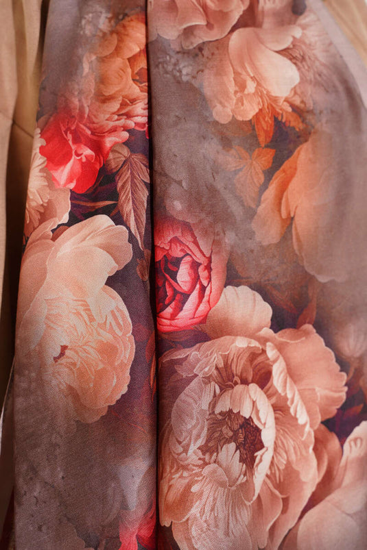 Châle doux à motif de rose couleur vison