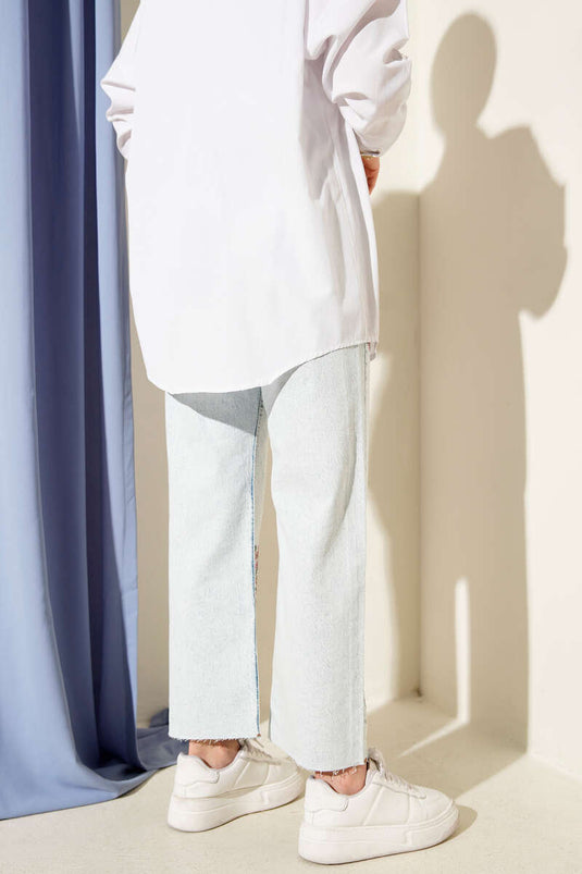 بنطلون وردي بتفاصيل حجرية صغيرة بلون ثلجي فاتح