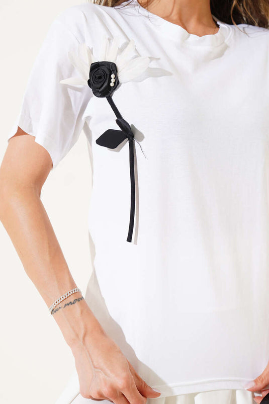 Gül Motif Detaylı T-shirt Ekru
