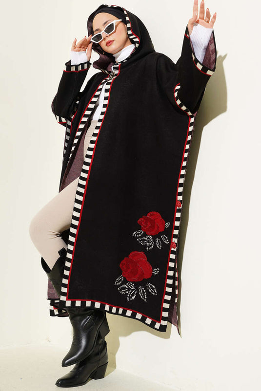 Poncho noir à rayures brodées de roses