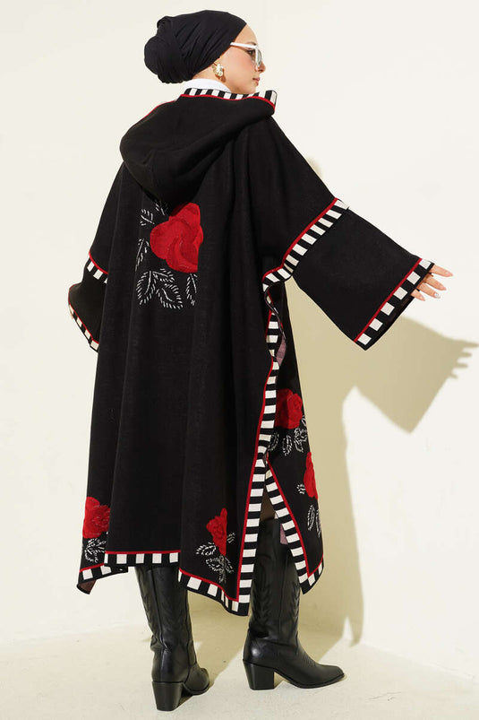 Poncho noir à rayures brodées de roses