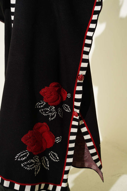 Poncho noir à rayures brodées de roses