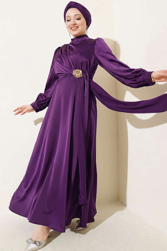 Robe de soirée en satin avec boucle Gül, violet