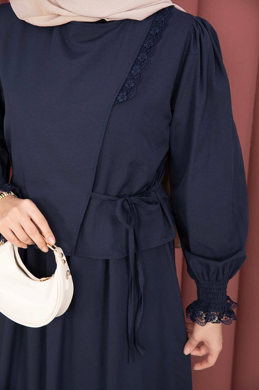 Ensemble deux pièces avec robe à bande en guipure bleu marine