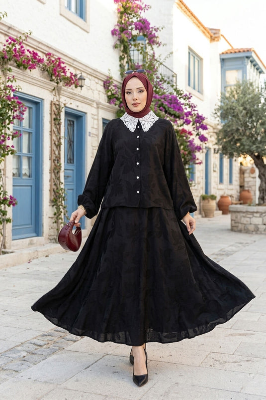 Zwarte blouse-rok set met guipure kraag en knopen aan de voorkant