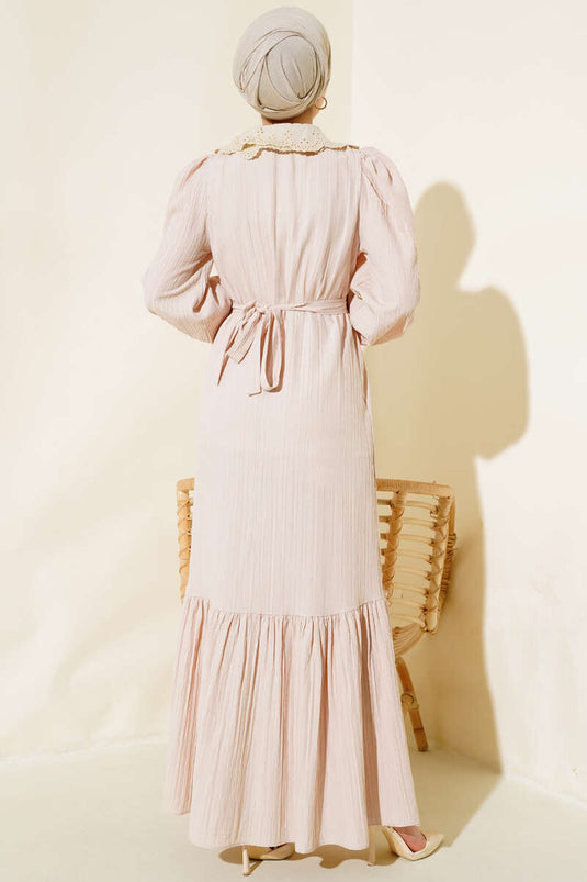 فستان بياقة أطفال مزين بالدانتيل باللون البيج