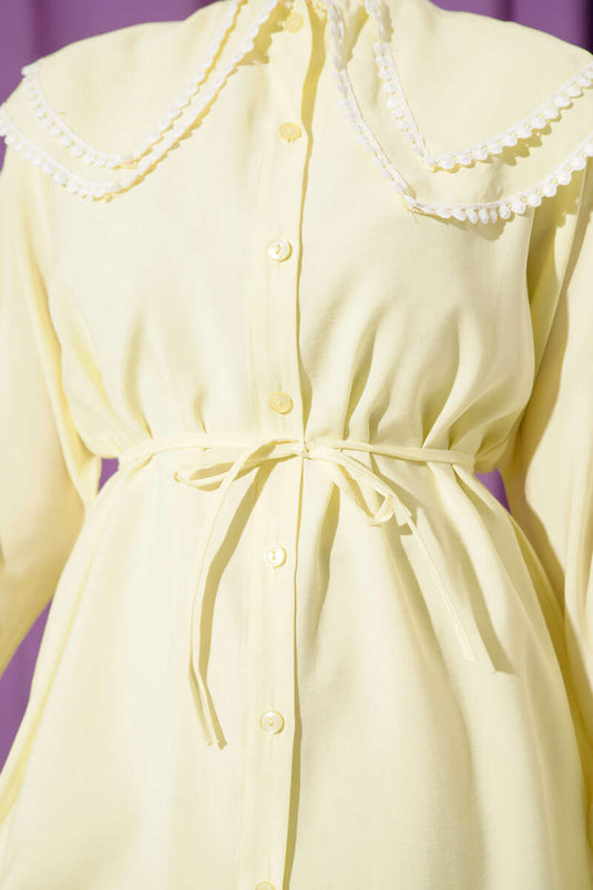 قميص بياقة مزدوجة على شكل بحار مزين بالدانتيل أصفر