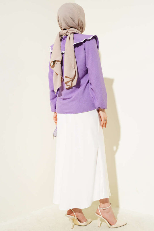 قميص قصير بياقة بحارة مزين بالدانتيل، لون أرجواني