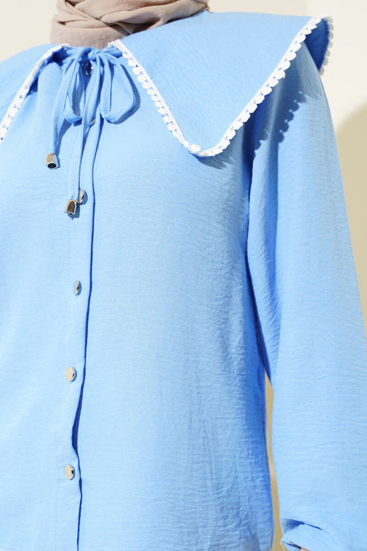 قميص قصير بياقة بحار مزينة بالدانتيل باللون الأزرق