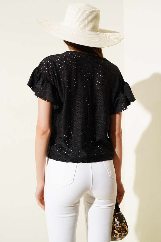 تي شيرت أسود مزين بالكشكشة