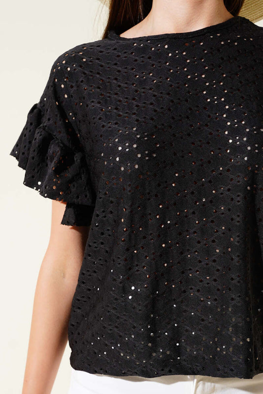 تي شيرت أسود مزين بالكشكشة