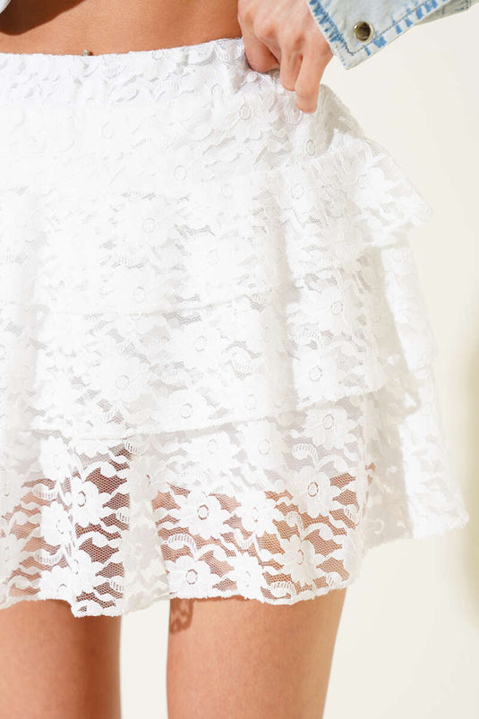 Mini-jupe en dentelle blanche
