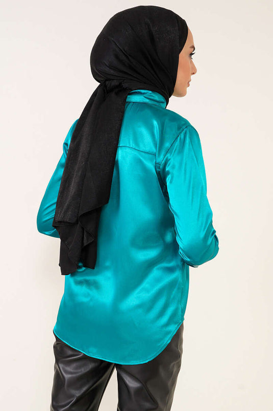 قميص ساتان يتدفق بخفة بنزين