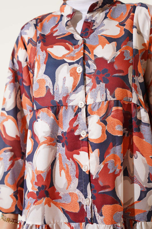 فستان بياقة صينية وأساور مطاطية ونقشة زهور، بلون الطين المحروق