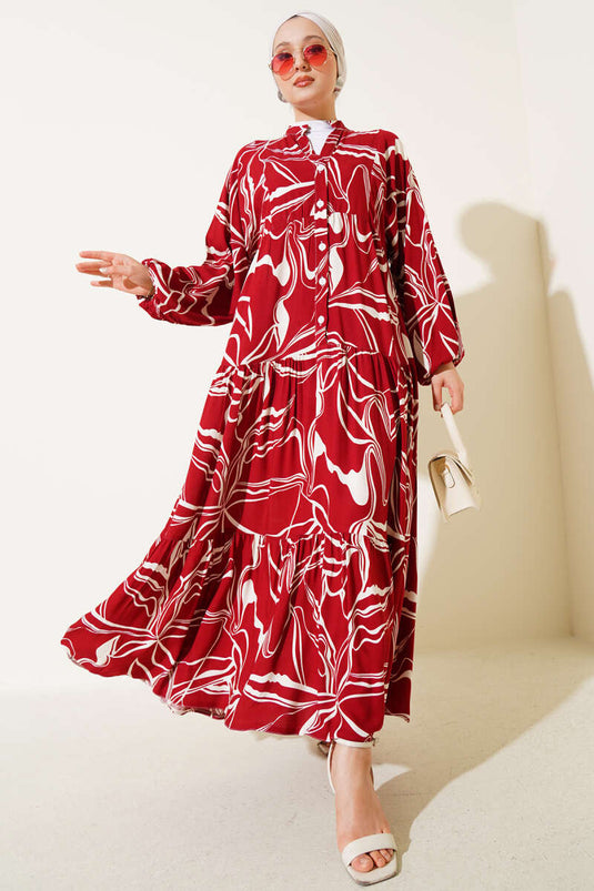 فستان بورجوندي بتفاصيل نقشة ياقة القاضي