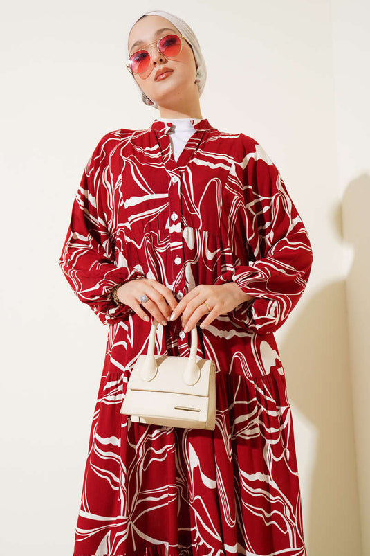 فستان بورجوندي بتفاصيل نقشة ياقة القاضي