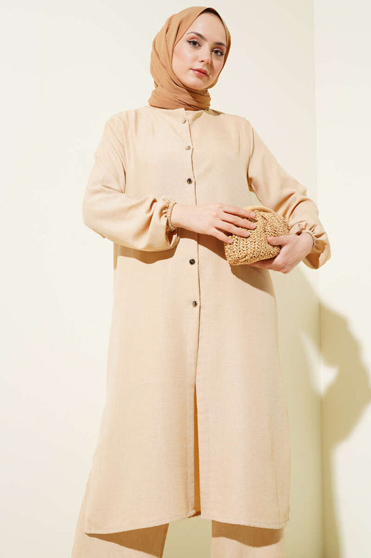 بدلة مزدوجة الصدر بأزرار بلون الجمل