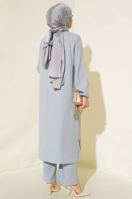 بدلة مزدوجة بأزرار وياقة رائعة باللون الرمادي