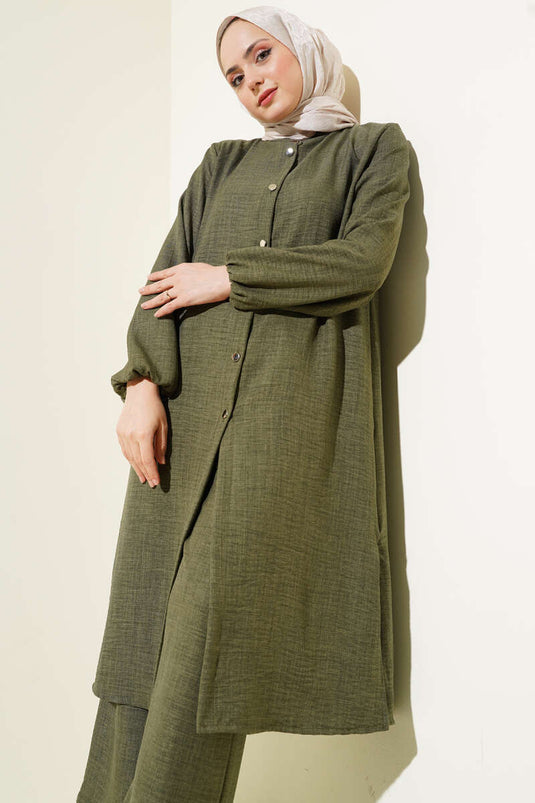 بدلة كاكي ذات أزرار مزدوجة