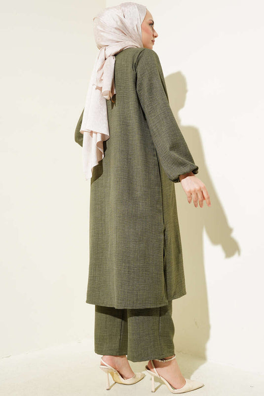 بدلة كاكي ذات أزرار مزدوجة