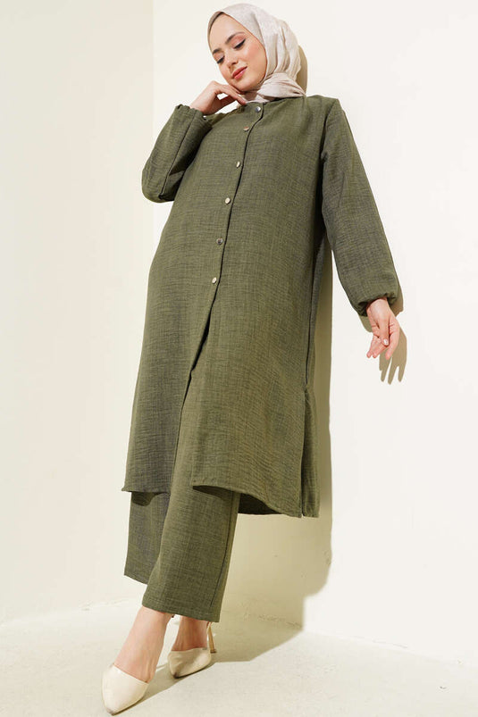 بدلة كاكي ذات أزرار مزدوجة