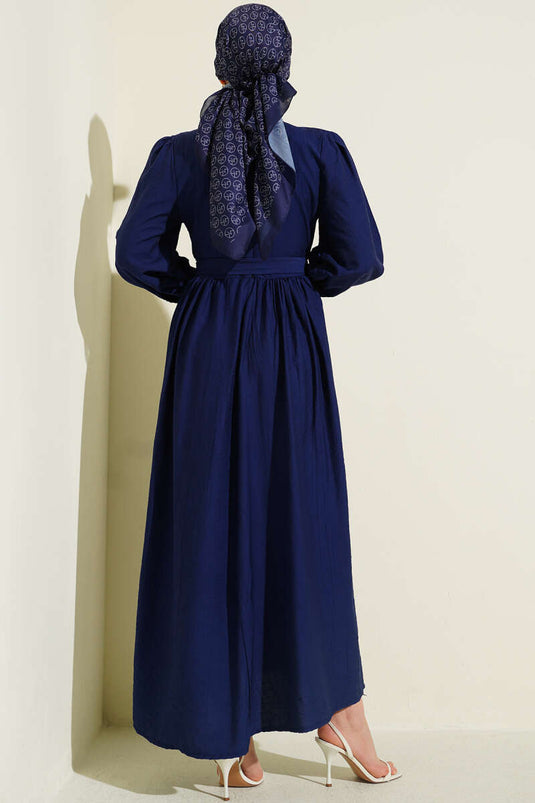 Robe Hakim à col guipure avec ceinture bleu marine