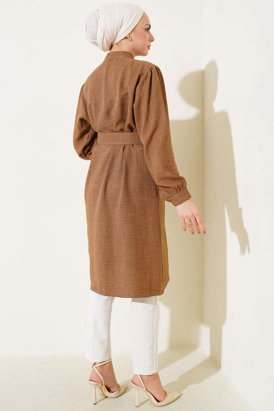 Chemise longue ceinturée à col juge marron