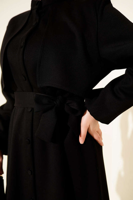 طقم ثنائي من القميص بياقة حكيم مع عباءة، أسود