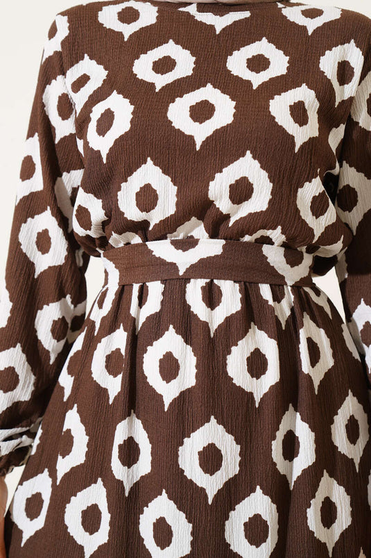 فستان كريب بحزام ونقشة دائرية، بني