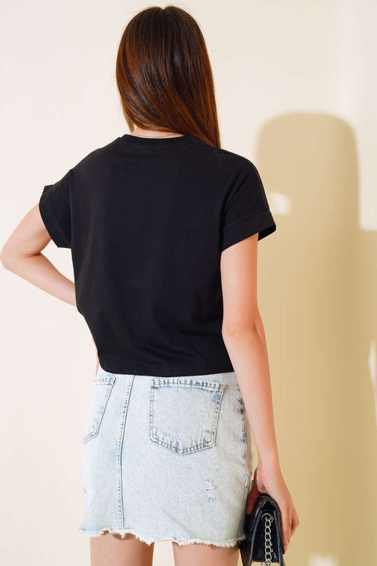 تي شيرت Happines مطرز بالترتر باللون الأسود