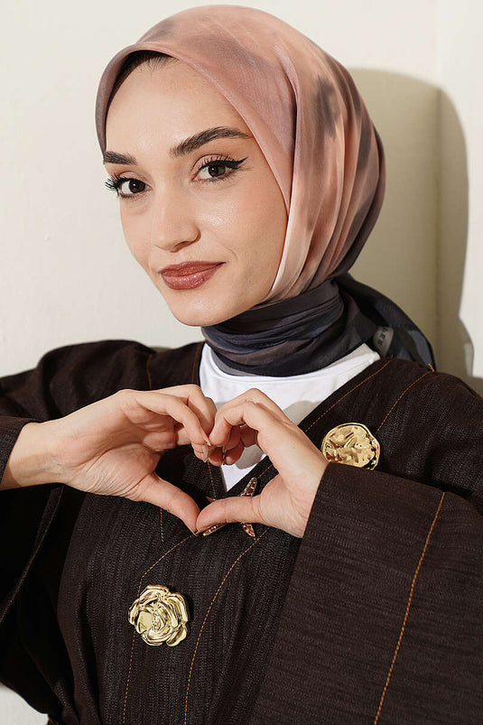 وشاح ملون بنقوش هولوغرام