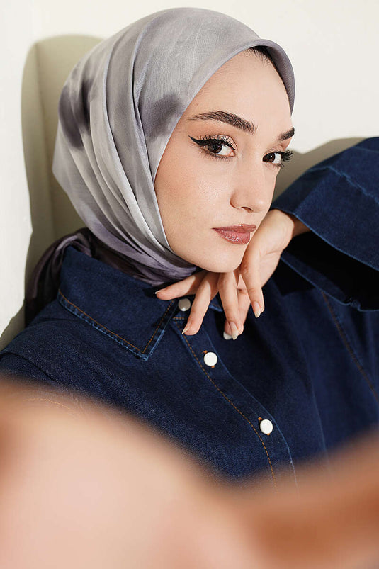 شال مزخرف بتصميم هولوغرامي متعدد الألوان 15