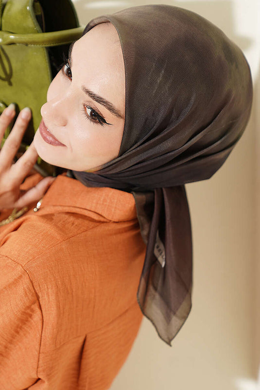 شال مزخرف بتصميم هولوغرامي متعدد الألوان 9