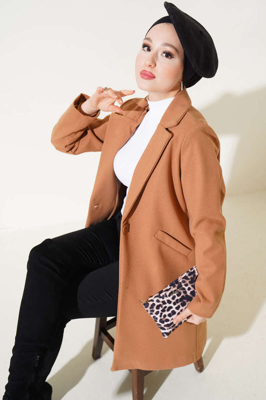 معطف ختم مبطن باللون البني