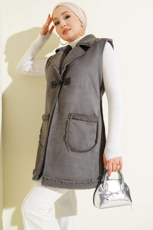 Gilet en daim avec doublure en fourrure et poches, gris foncé