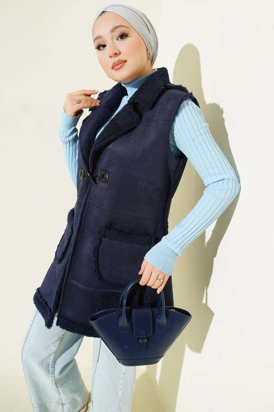Gilet en daim bleu marine avec doublure en fourrure et poches