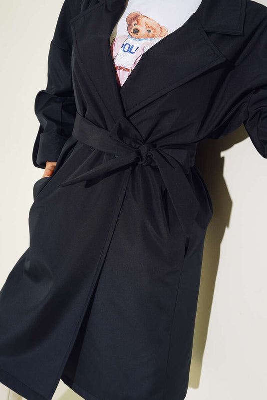 معطف واق من المطر بحزام خصر مزود بزرين باللون الأزرق الداكن